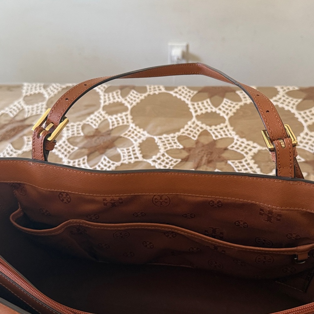 Tory Burch York Buckle Leather Tote Bag - Picture 7 of 9